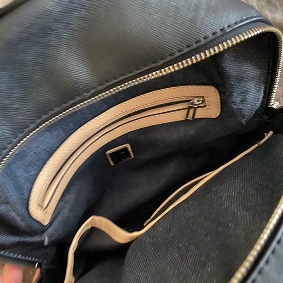 GUESS - Picture 3 of 4